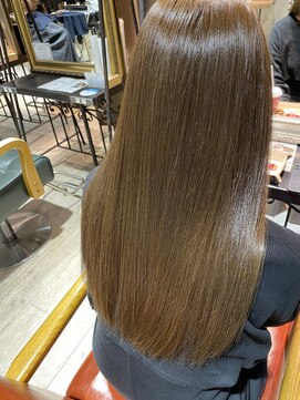 ニーゼロゼロナナ(2007) 明るめベージュ