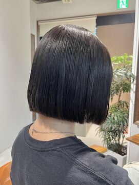 リアライズ(realize) 切りっぱなしボブ