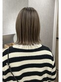 ミディアムボブ細めハイライト　くすみベージュ