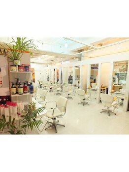 ＜地域密着☆おもてなし自慢＞丁寧な接客・施術で大人気！幅広い世代のお客様がご来店する愛されサロン♪