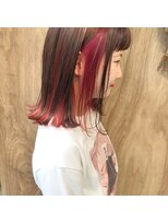 ツイギー 伊賀上ビル店(TWiGGY)&nbsp;インナーカラーでカジュアル切りっぱなしロブ。