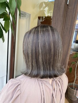 アン(Hair make un) ベージュハイライト