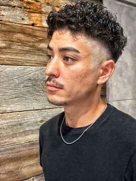 トルネード(TORNADO) ワイルドウェーブパーマフェードスタイル　n8.16