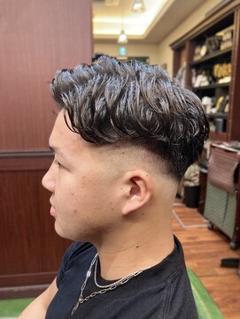 ブロートーキョー(BroTokyo) MEN'Sツーブロックスキンフェードラルフカール風パーマ　メンズ