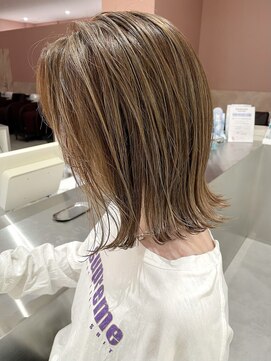 ケンジ 横浜(KENJE) さとうあやか/ベージュカラー/ぷつっとボブ/極細ハイライト