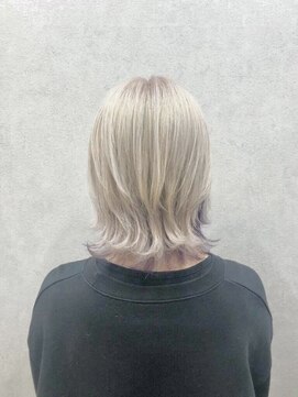 フーチー クーチー アマティー 豊中店(FUCHI KUCHI amati) @fuchi_kuchi.okada［豊中,髪質改善/ウルフカット/ホワイト］