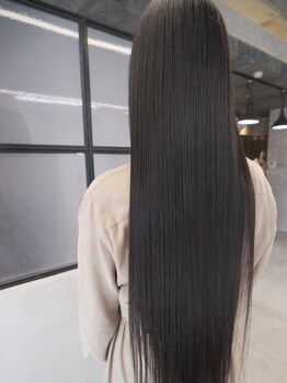 クラッチ(CLUTCH)の写真/【円山公園駅徒歩1分/駐車場有】話題の 《ネオメテオストレート》で気になるクセも改善!扱いやすい髪が叶う