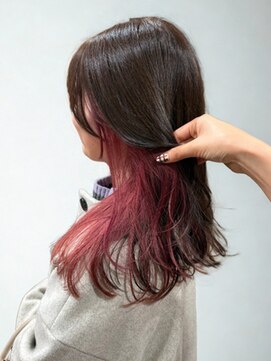 チラ見せワインレッド×インナーカラーミディ