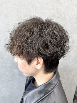 エンブレム(EMBLEM)の写真/トレンドメンズパーマならEMBLEM。マンツーマン施術で再現性の高いデザインを。