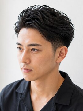 サーカス バイ ビュートリアム 青山(CIRCUS by BEAUTRIUM) 大人メンズ七三アップバングショートビジネスマンツーブロック