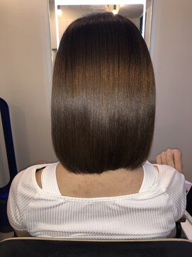 アールサロン アオヤマ(Rr SALON AOYAMA) プラチナミネコラ