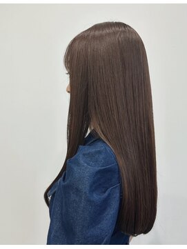 カットアンドトータルビューティ ヴァンキャトル(Cut&Total Beauty VINGT QUATRE) 【艶ストレートロング】