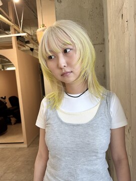 ムード(mood) ブロンド/裾カラー/デザイン/イエローカラー/ブリーチ/ウルフ