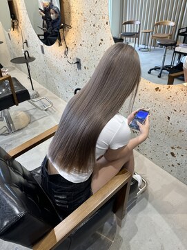 ティム(tim) yuki   寒色ミルクティーベージュ