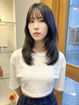 韓国　ハッシュカット　ミディアムレイヤー　バタフライカット