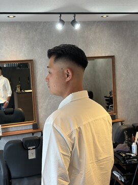 ザ クラン バイ ヘッドライト 仙台長町店(THE CLAN by HEADLIGHT) 【フェードカット】ミドルスキンフェード/サイドパート/仙台長町