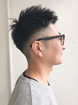 エマ(emma) ★ビジネスマンの方にもオススメ★清潔感フェードスタイル★