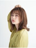 くびれのある小顔ミディアムレイヤー［新宿三丁目］