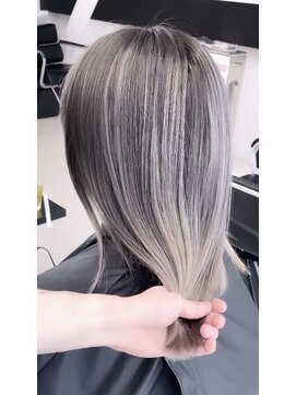 アライブ キチジョウジ(ALIVE Kichijoji) エアータッチバレイヤージュ白髪ぼかし/ケアブリーチハイライト