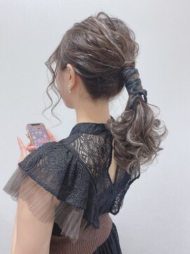 アミカ(Amica) カジュアルポニーテールアレンジ/紐アレンジ/パーティーヘア