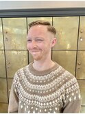 30代40代メンズ刈り上げフェードスタイルかき上げ短髪ワイルド