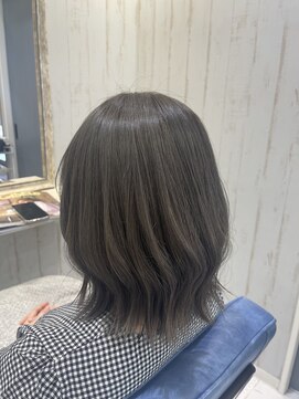 ルシール バイ アリア(Lucir by aria) グレージュカラー