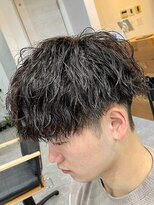 フゥ 宇都宮(FeU) ツイストスパイラルパーマツーブロック刈り上げメンズマッシュ