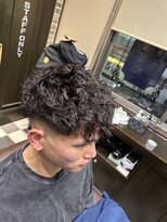 ミリオンバックス 御徒町店(Million Backs)&nbsp;ツイストパーマ/ローフェード/パーマ<理容室>[メンズ/眉毛]