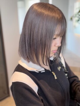 ケリーアン 太田(kelly.un) 透明感シルバーカラー/ハイトーンカラー/ロブ/ボブ/ミディアム