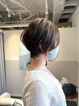 アルトル 池袋(altru) ◇ショートボブホワイトグレージュミニウルフチェリーブラウン