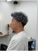 フェードツーブロアップバングシルバーアッシュハイトーンカラー