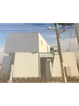 落ち着いた雰囲気の店内で、あなたのなりたいを叶えます。ゆったりとした時間を過ごしたい方にオススメ。