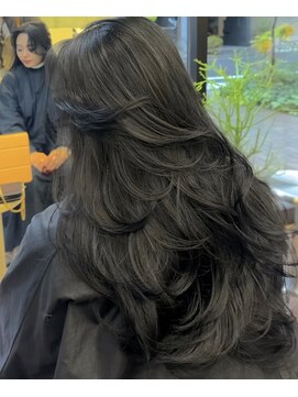 海外ガールレイヤーカット/バタフライカット/ハッシュカット