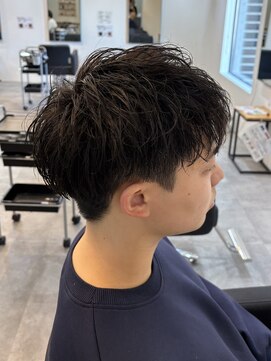 ヒュイル バイ ニアウ(Hwyl by Niau) MEN’S HAIR/スパイキーパーマ/フェザーパーマ/伊勢崎