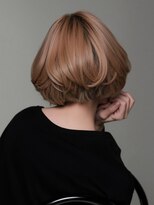 キヴィ(kivi)&nbsp;透明感ベージュ イルミナカラー×大人ハイトーンボブ