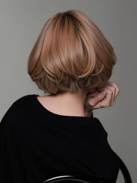 キヴィ(kivi) 透明感ベージュ イルミナカラー×大人ハイトーンボブ