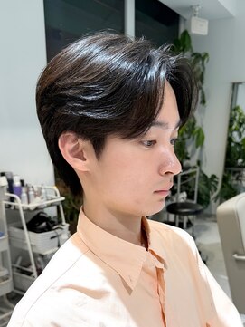 ノラ ウメダ(NORA UMEDA) 韓国ヘア カルマパーマ×センターパート×ショートマッシュ