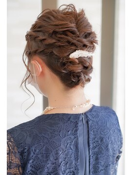 ムゥフ ヘアーアンドアイラッシュ(mouf hair&eyelash) くるりんぱ・ロープ編み×ヘアアレンジ