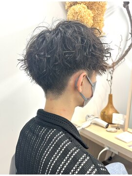 サロンドジョー(salon de joe) ツイストスパイラルパーマメンズマッシュ刈り上げ　奥東巧真