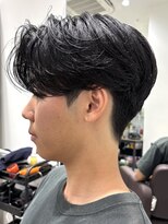 カルム(kalm)&nbsp;メンズセンターパートウルフセンターパートニュアンスパーマ襟足