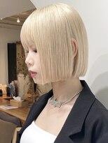 サンク 原宿 表参道(cinq)&nbsp;ハイトーンカラーヘーゼルベージュミルクティーベージュ暗めボブ