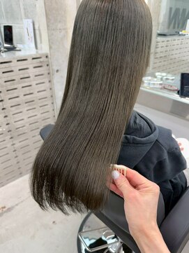 インク サカエ(inq sakae) ストレートロング/グレージュカラー/透明感カラー