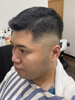 バリッラヘアー(Balilla HAIR)の写真/ON/OFF両方お洒落にキマる理容室ならではのカット技術が◎髭と眉も同時に整えて清潔感のあるスタイルに♪