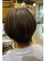 チリンバイロストシティー(Chillin by LOSTCITY)&nbsp;白髪ぼかしハイライト髪質改善スクールカット