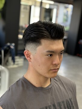 ヘアーラボ 樟葉(Hair Labo) サイドパート スキンフェード 南楠葉