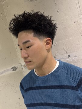 フランクスバーバーザスタンド(Frank’s barber the stand) ツイストピンパーマテーパーフェードE