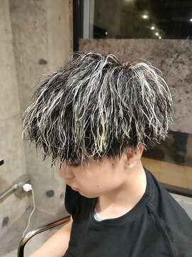 ライズ 綾瀬店(RISE) ホワイトハイライト/ツイストスパイラルパーマ