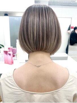 ジルブラン(JIL BLAN) ハイライトバレイヤージュダブルカラーショートカット30代40代