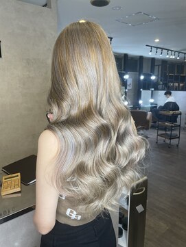 バズ サッポロ バイ フィーネ(BuzZ sapporo by Fi-Ne) グレージュナチュラルハイライト