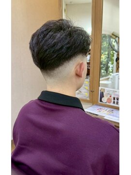 イタクラ 赤道店 (ITAKURA) メンズショート／フェザーパーマ／メンズパーマ／スキンフェード